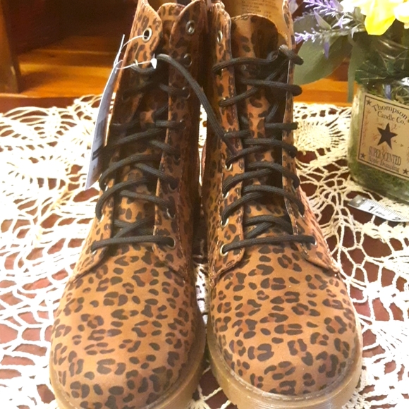 🆕️LAST SIZE 9🖤NWT LEOPARD PRINT HIKING BOOT🖤 - Picture 8 of 15